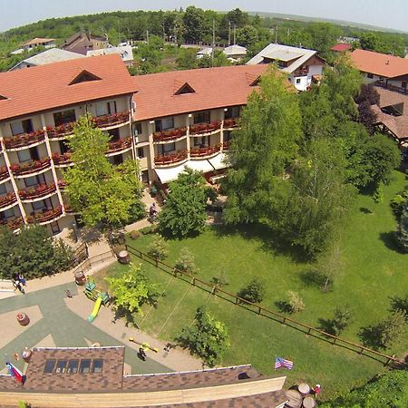 Hotel Little Texas Iasi Exterior foto