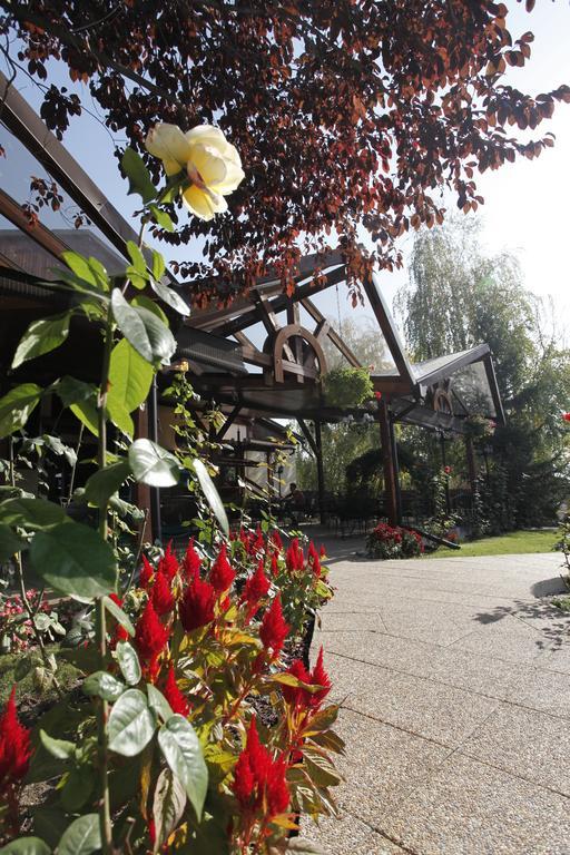 Hotel Little Texas Iasi Exterior foto